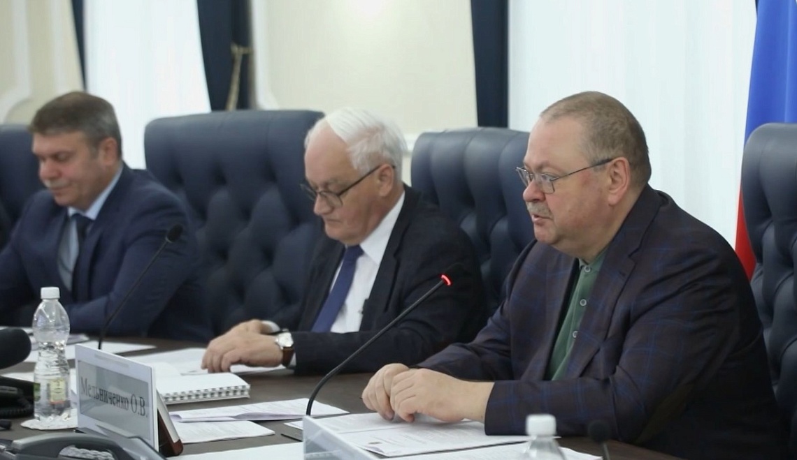 Губернатор Олег Мельниченко положительно оценил работу по предоставлению гражданам помощи в виде социальных контрактов